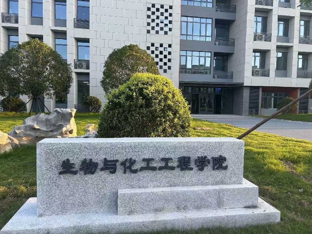 沙河口区扬州职业大学体育场高杆灯项目